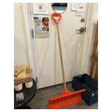SNOW SHOVEL