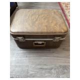 BROWN VINTAGE SUITCASE 19"L 15"H 9"W