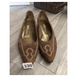 VINTAGE BALLY SUEDE PUMPS SIZE 10