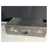 VINTAGE SUITCASE