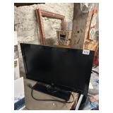 SMALL TV NO REMOTE. 21"LX13"H