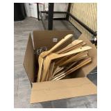 20 WOODEN TOP HANGERS