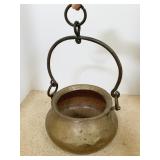 COPPER HANGING POT 10" D X 6" H WITH CAST IRON