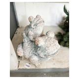 FROG COUPLE STATUE