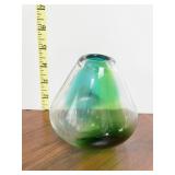 4" H ART GLASS VASE GROUND BOTTOM 2 TONE GREEN