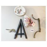 BRASS HANDLE, WOOD EASEL, FISH SHAPE WALK,