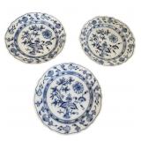 MEISSEN BLUE ONION PATTERN PLATES 3 PC. GOOD