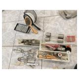 KITCHEN UTENSILS, SALT AND PEPPER GRINDER