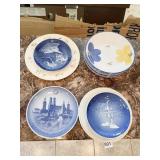 BING AND GRONDEL CHRISTMAS IN THE VILLAGE PLATE,