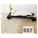 IVORY SNUFF BOTTLE - SPOON PULLS OUT OF FOOT ON