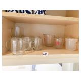 8 GLASS MUGS MEASURING CUPS