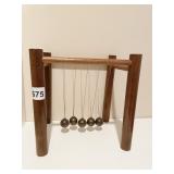 SWINGING WONDER MCM NEWTON