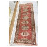 RUG RUNNER 91" X 32" W/ FRINGE MACHINE MADE