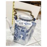 TASTE CELLAR SIGMA BLUE CHINESE TEAPOT WITH BRASS