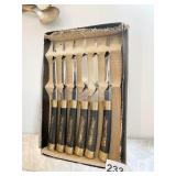 MASTERPIECE STAINLESS BLADE STEAK KNIVES W/ BRASS