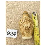 DETAILED CARVED SNUFF BOTTLE 3.25 INCHES HIGH