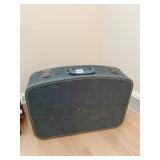 VINTAGE SUITCASE