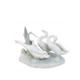 LLADRO E25 GEESE FIGURINE 5" H X 9.5" D