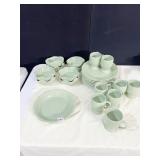SET OF DISHES SERVICE FOR 8 WITH PEDESTAL MUGS