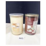 2 NEW YANKEE CANDLES INCL. SHORTBREAD
