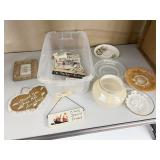 WALL SIGNS, SAUCERS, GLOBE