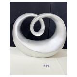 SILVER PAINTED INTERLOCKING DECORATION
