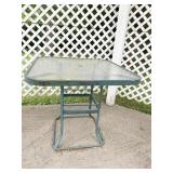 METAL HIGH TOP TABLE WAVY GLASS TOP W/ UMBRELLA