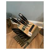 CHICAGO CUTLERY 8 STEAK KNIVES AND 3 KNIVES