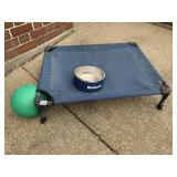 PEDESTAL PET PLATFORM, PLAY BALL AND FOOD BOWL