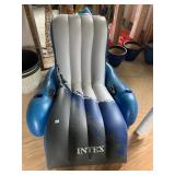 INTEX FLOATING POOL LOUNGE CHAIR WITH CUP HOLDERS