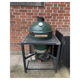 THE BIG GREEN EGG GRILL WITH STAND VERY GOOD