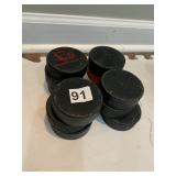 12 RUBBER HOCKEY PUCKS INCL. REBUNA PUCKS
