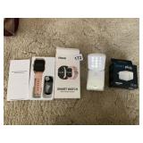 SMART WATCH NEW IN BOX AND BATTERY OP LIGHT