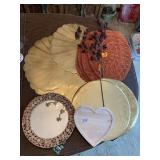 PLACEMAT, HEART WOOD TRAY, ROUND MIRROR