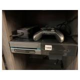 XBOX ONE MODEL 1540 WITH 2 CONTROLLERS AND REMOTE