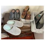 SZ 7.5, BARE TRAPS SANDALS, CLARKS SANDALS, EASY