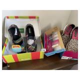 SZ 7, NIB SKETCHERS LEOPARD SLIP ON ATHLETIC