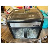 STAPLES MAIL MATE PAPER SHREDDER