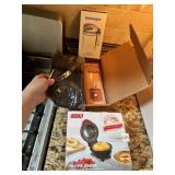 MINI DASH PIE MAKER NEW, BLEND JET NEW W/ LID