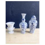 WEDGWOOD ICE ROSE MINI BUD VASE, BLUE & WHITE BUD