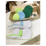 TWO SCRUBBING HEADS (NO HANDLES)