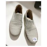 SHEEP SKIN SHOES 9.5 MED LIGHT WEAR