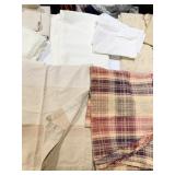 SIX RED PLACEMATS AND MATCHING NAPKINS