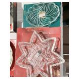 MIKASA GREEN SWIRL BOWL AND CHRISTMAS CAROL STAR