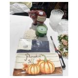 CASINO MONEY PIGGY BANK, PUMPKIN PLATE, MINT