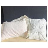 PILLOWS PAPER WHITE COVERS