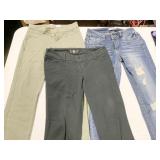 SIZE 2 DISTRESSED JEANS MISNO SIZE 2 PANTS