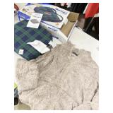 COMFORT FOOT MASSAGER WITH HEAT AND FUZZY HOODIE