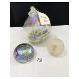 SWIRL CARNIVAL GLASS IRIDESCENT PAPER WEIGHT SHE