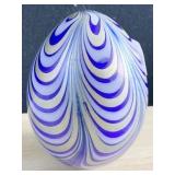 ART GLASS EGG 5 1/2 INCHES HIGH BELIEVED TO BE -